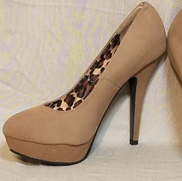 Heels - Picture 2 of 3